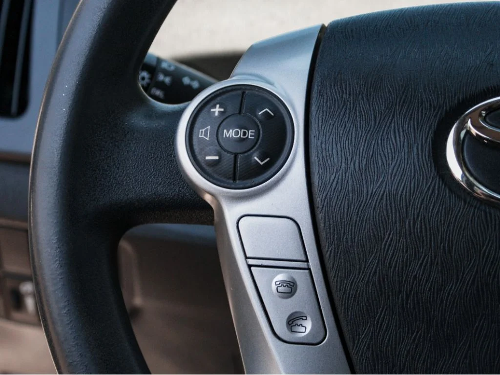 Used 2012 White Toyota One image 12