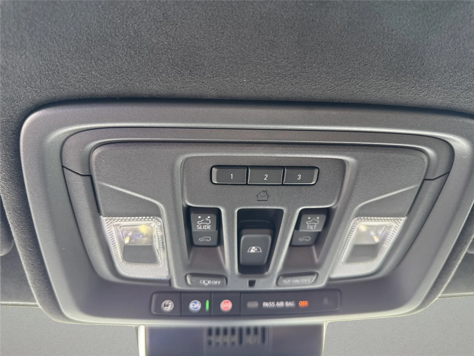 Used 2024 White Frost Tricoat GMC Denali Ultimate image 29