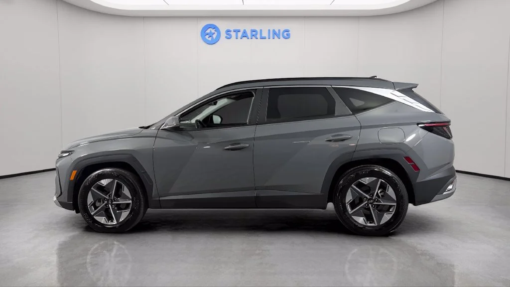 Used 2025 Gray Hyundai SEL Convenience image 4