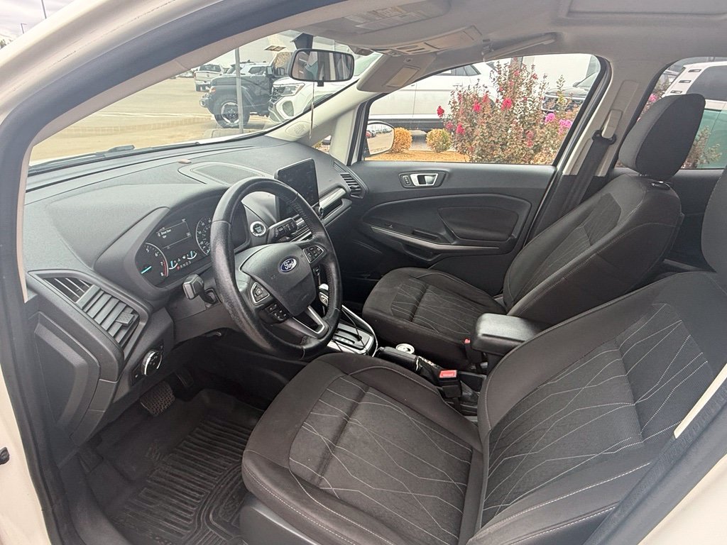 Used 2018 Diamond White Ford SE image 10