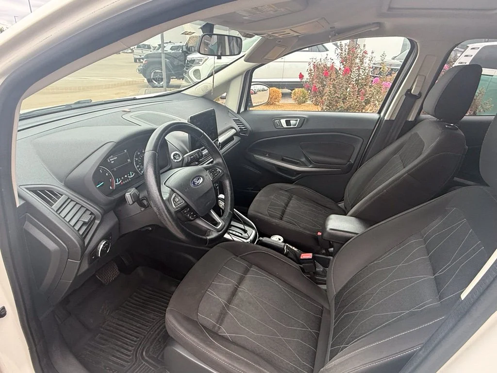 Used 2018 Diamond White Ford SE image 10