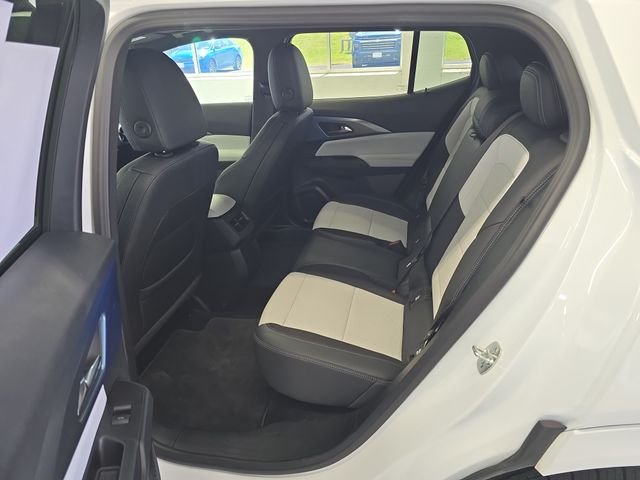 Used 2025 White Chevrolet LT image 10
