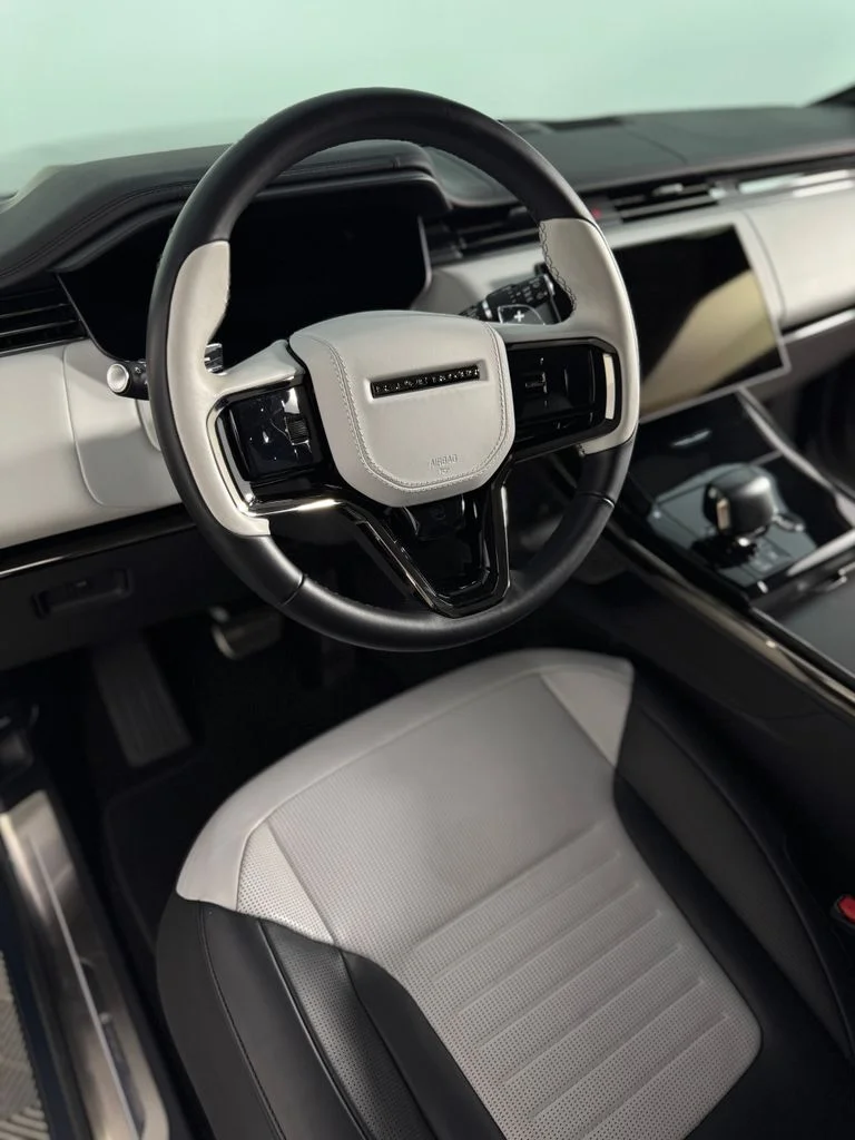 Used 2025 Velocity Blue SV Bespoke Ultra Metallic Satin Land Rover SV Edition Two image 26