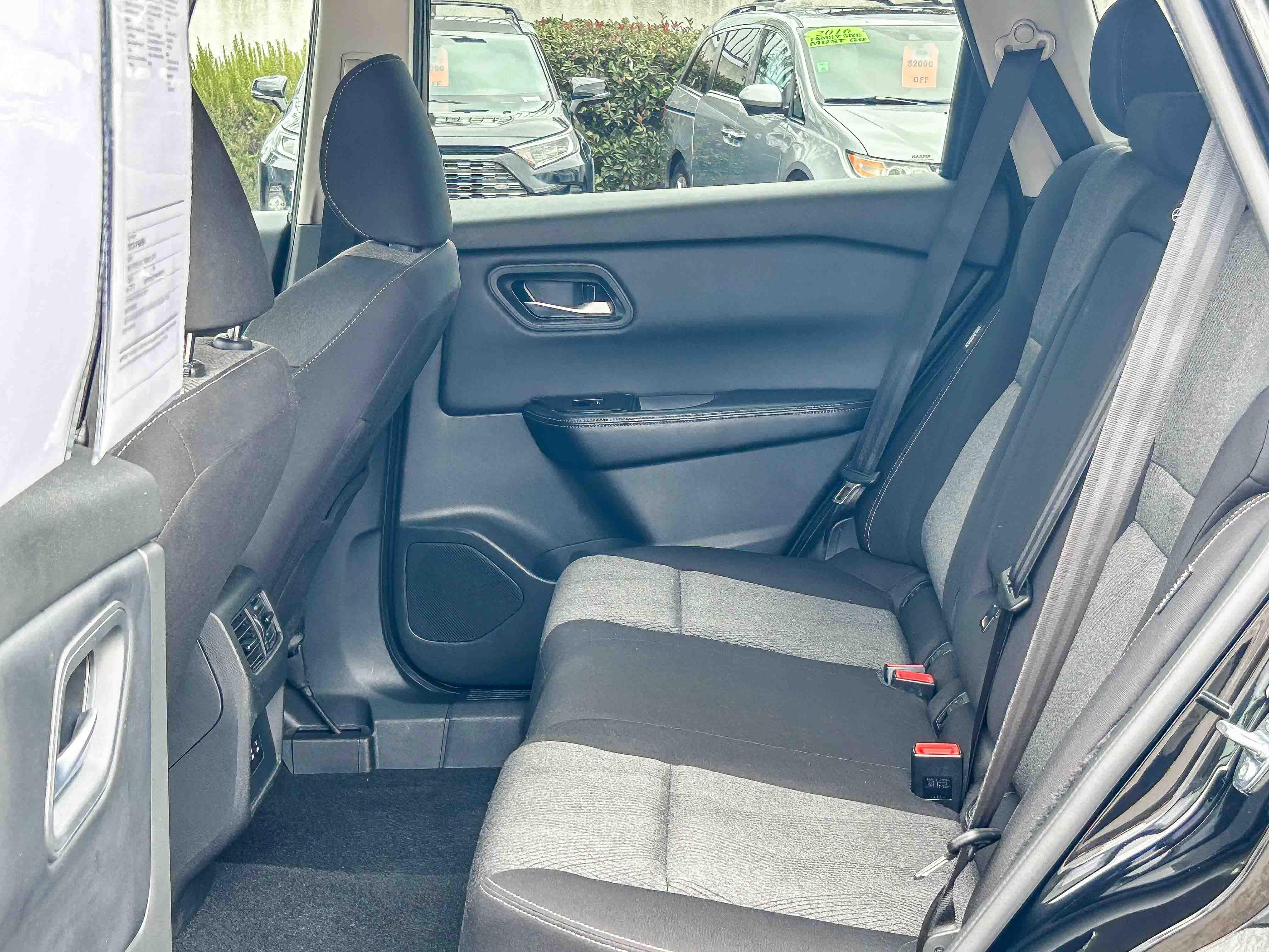 2025 Nissan Rogue SV - Photo 18