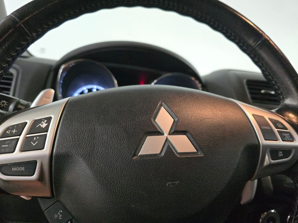 Used 2012  Mitsubishi SE image 21