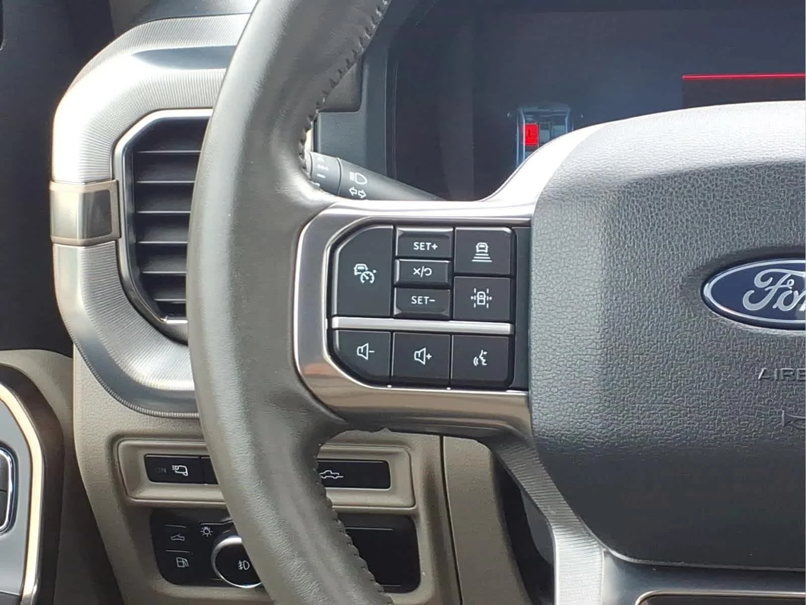 Used 2024 Star White Metallic Tri-Coat Ford Platinum image 22