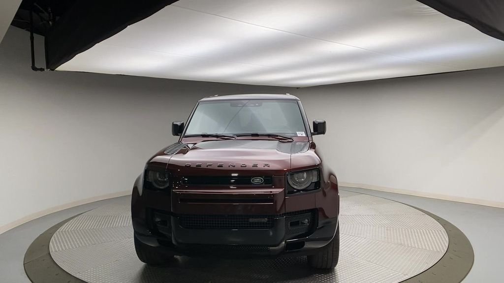 Used 2023 Sedona Red Land Rover X-Dynamic SE image 3