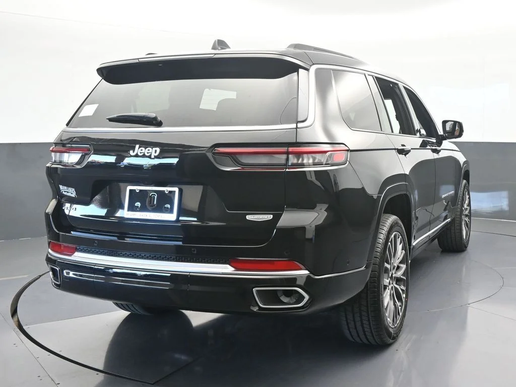 New 2025 Diamond Black Crystal Pearl-Coat Exterior Paint Jeep Summit image 5