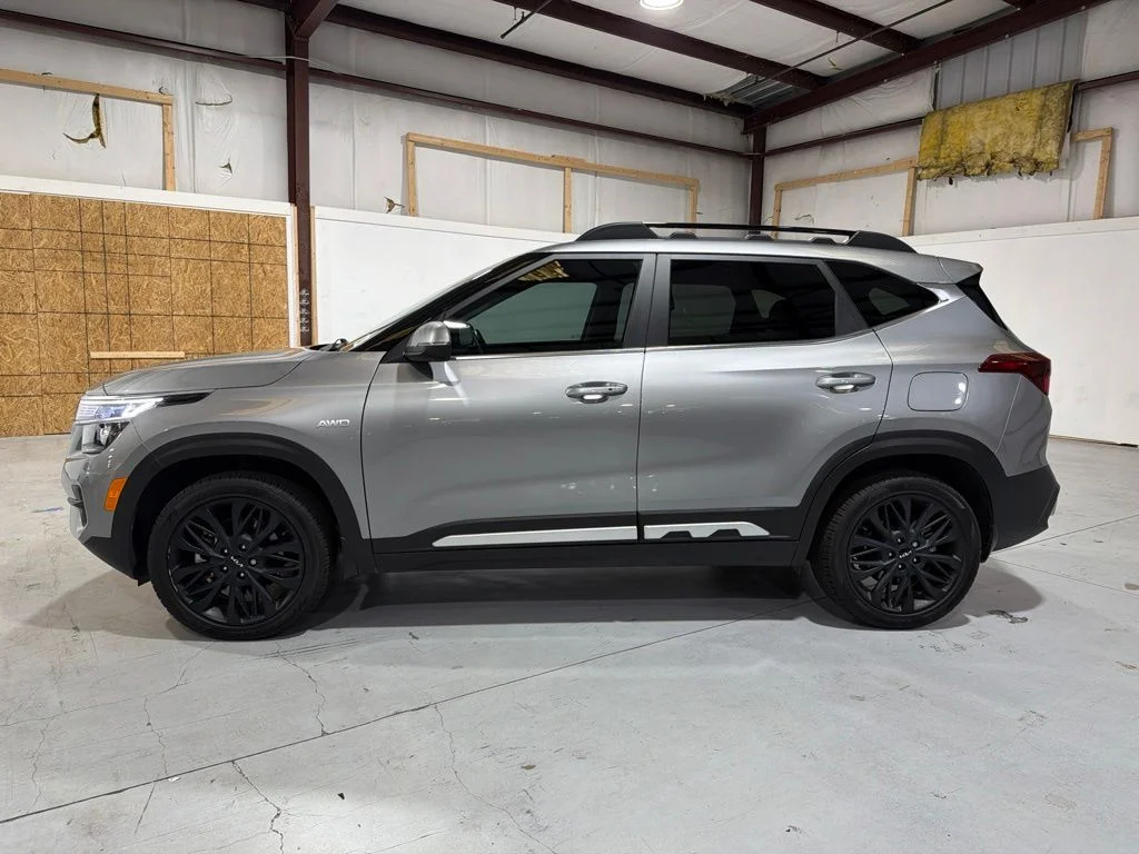 Used 2023 Gray Kia Nightfall image 8