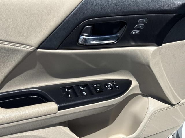 Used 2015 White Honda EX-L image 18