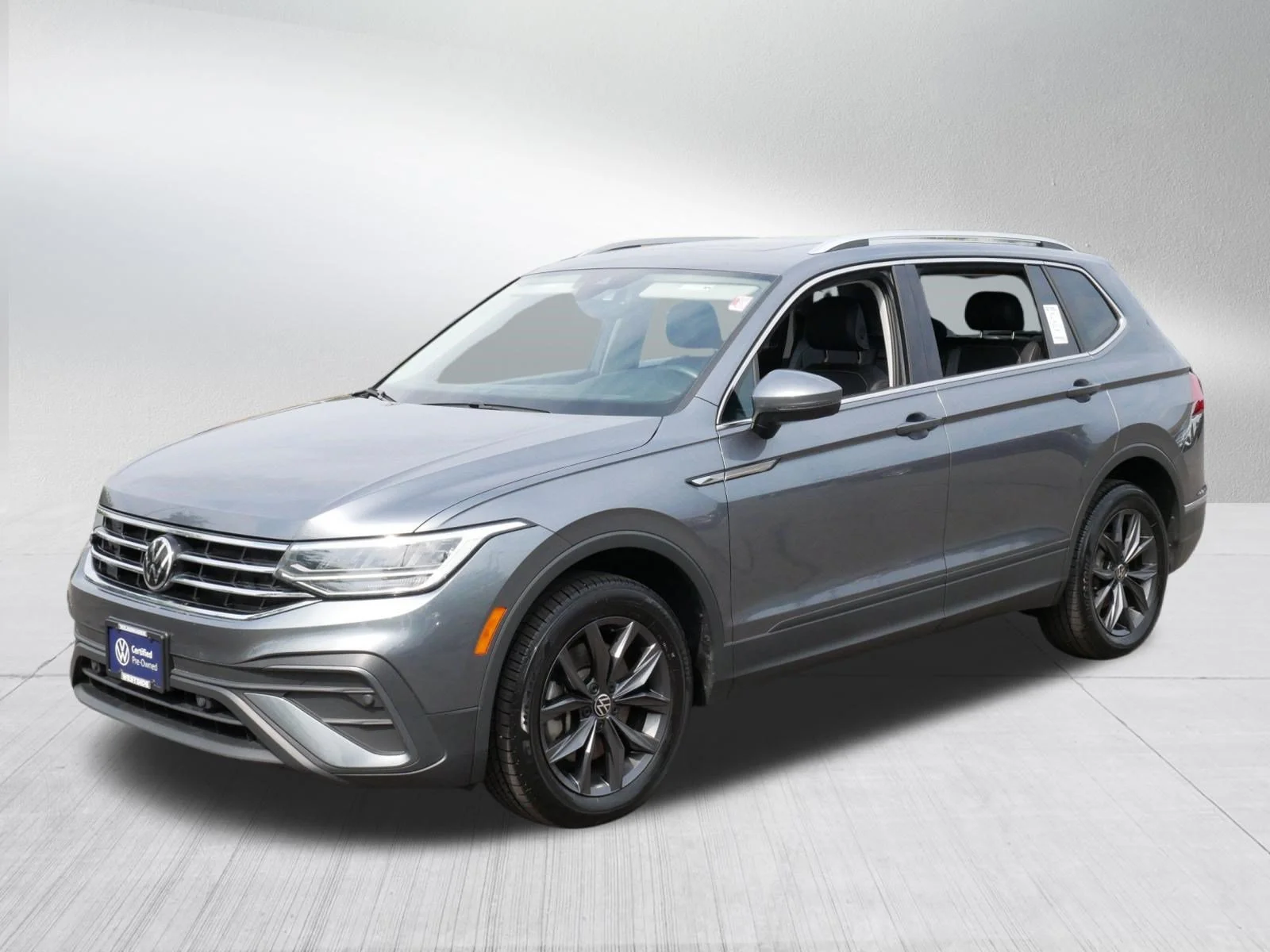 Certified Used 2023 Platinum Gray Metallic Volkswagen SE image 3