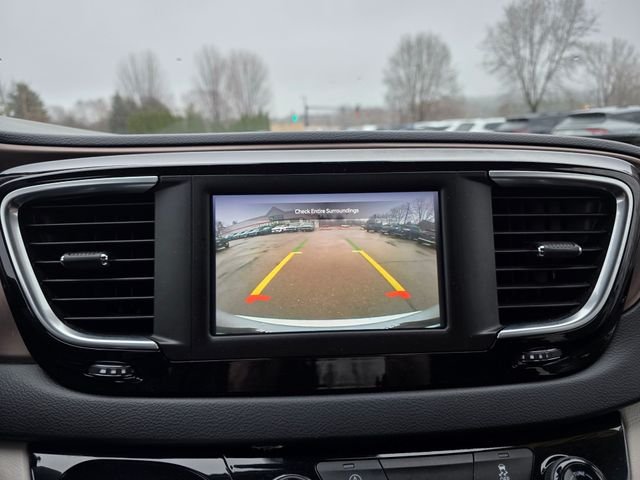Used 2023 Silver Mist Clearcoat Chrysler LX image 28