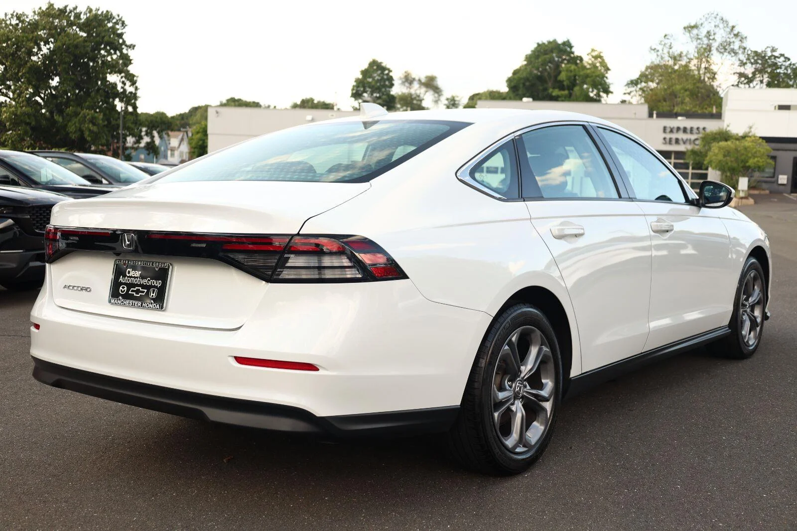 Used 2024 Platinum White Pearl Honda EX image 8