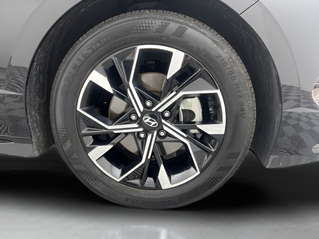 Used 2025 Abyss Black Hyundai SEL image 32