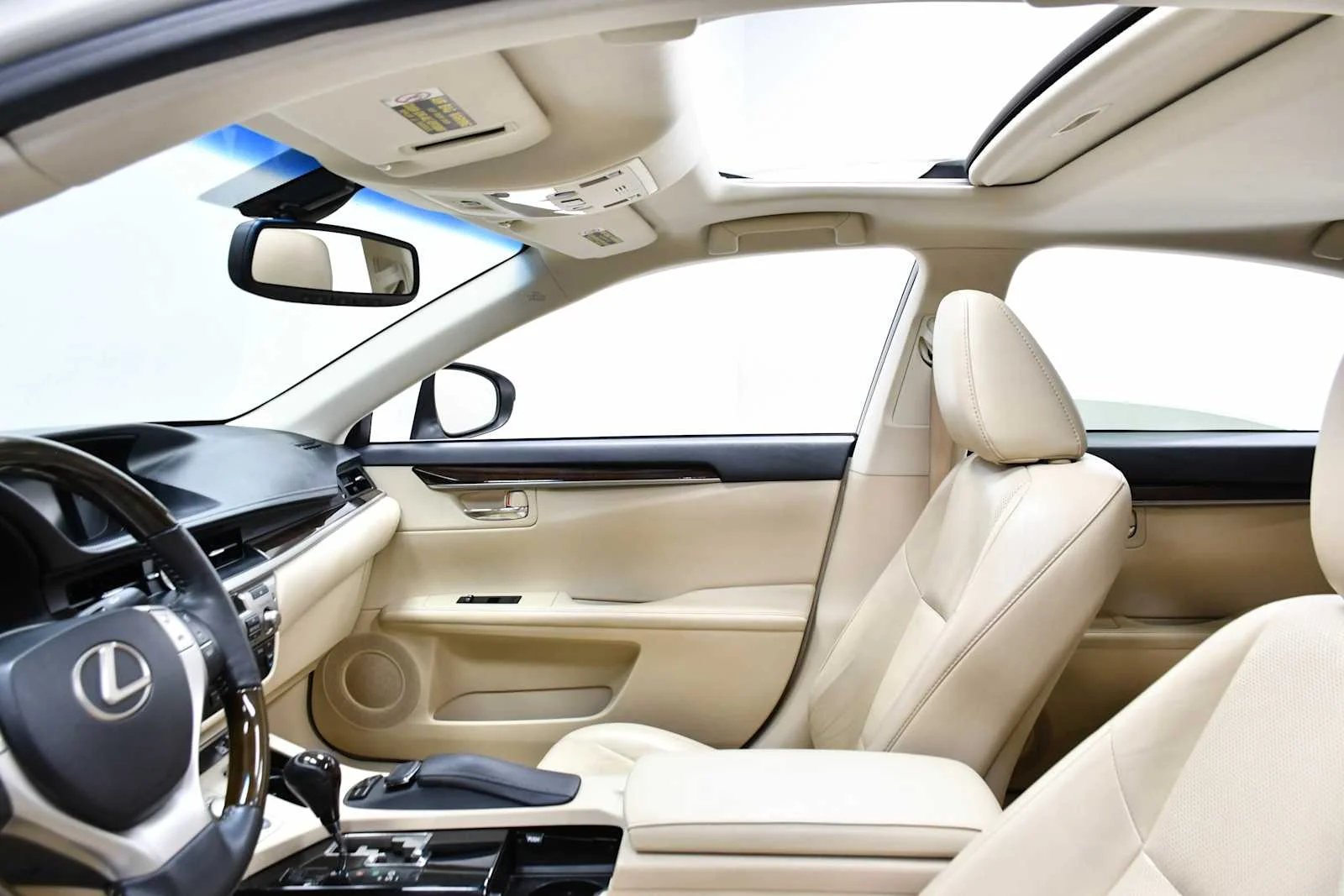 Used 2015 Starfire Pearl Lexus  image 13