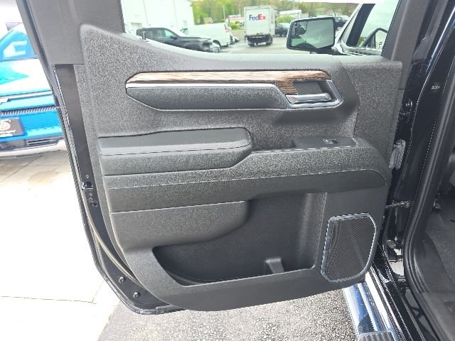 Used 2024 Black Chevrolet LT image 25