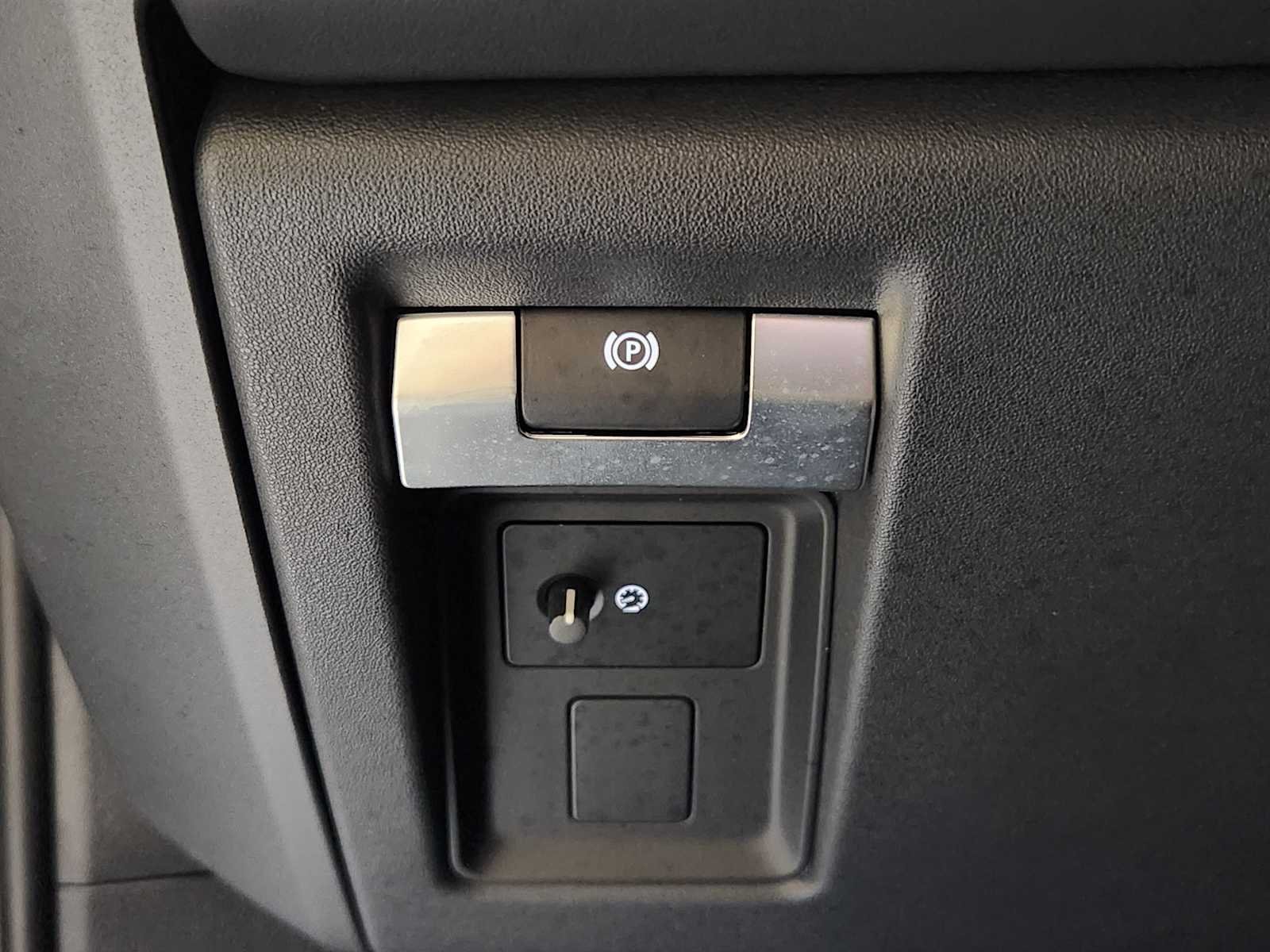 2025 Land Rover Defender X-Dynamic SE - Photo 37