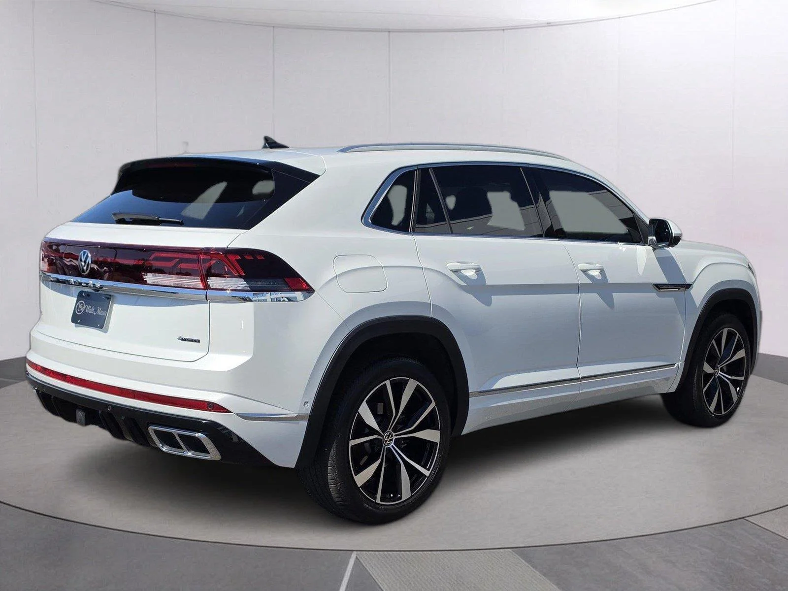 Used 2025 Opal White Pearl Volkswagen 2.0T SEL Premium R-Line image 5