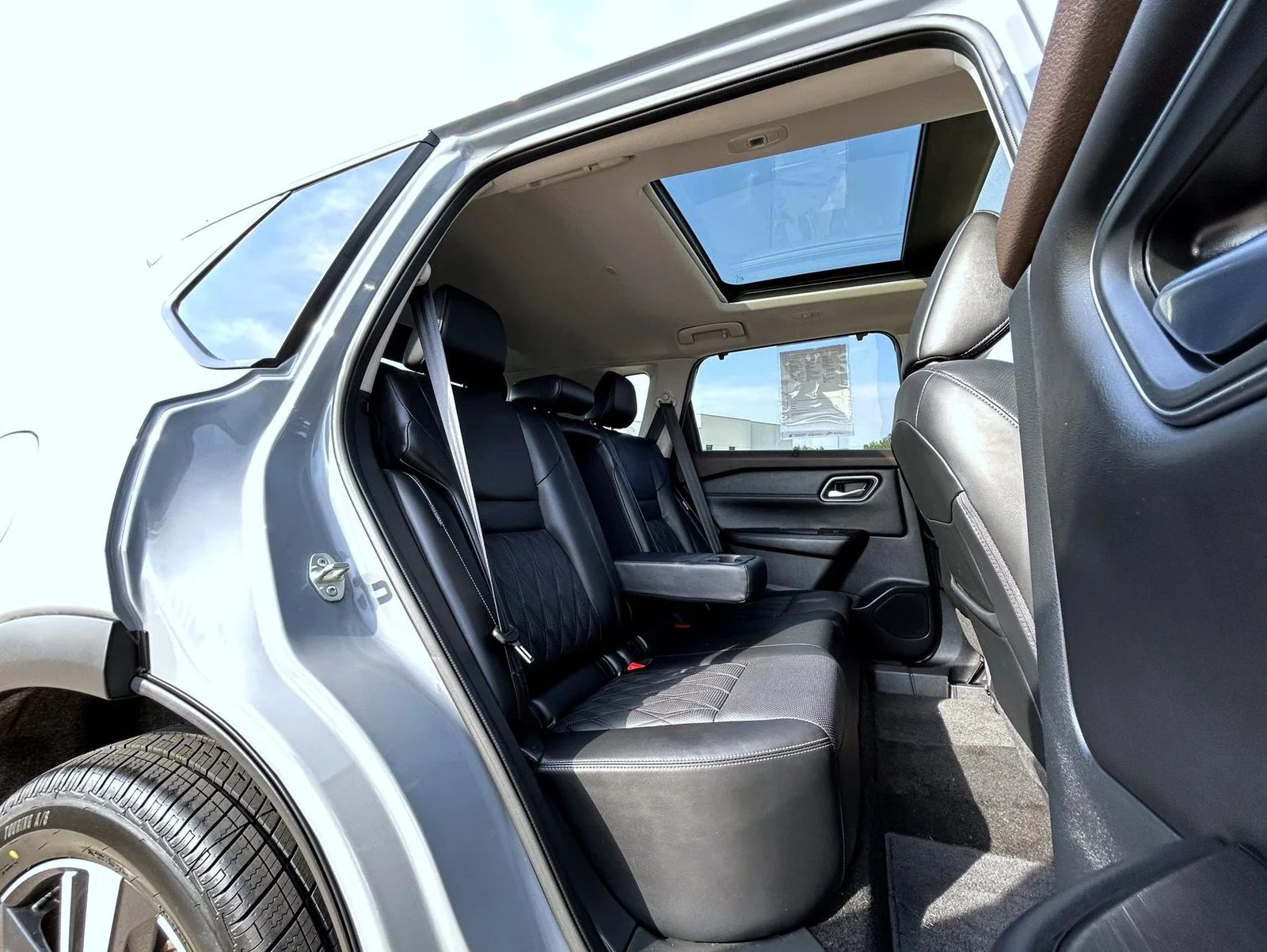Used 2023 Gray Nissan Platinum image 18