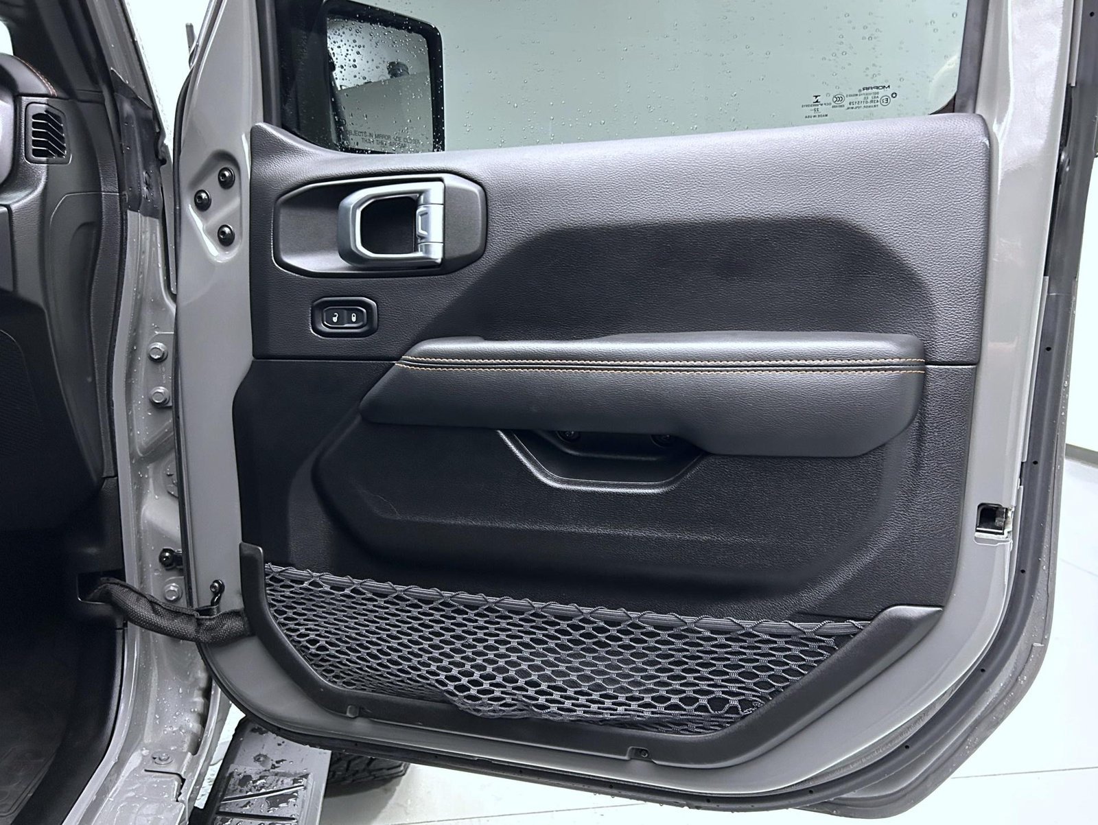 Used 2023 Gray Jeep Mojave image 16