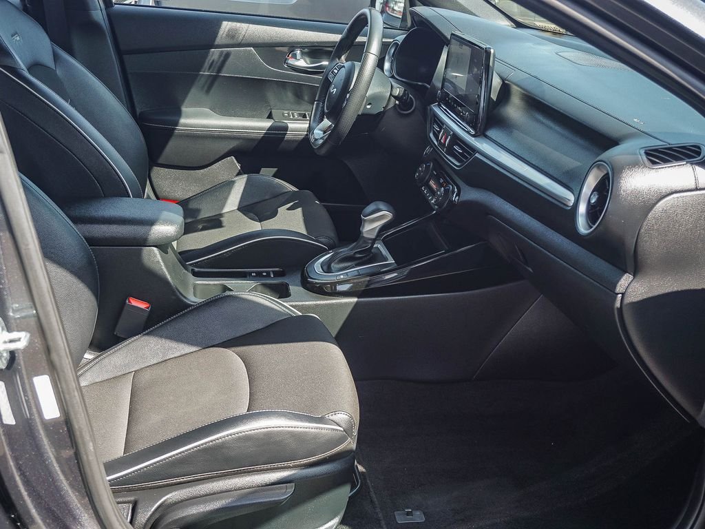 Used 2023 Gray Kia GT-Line image 13
