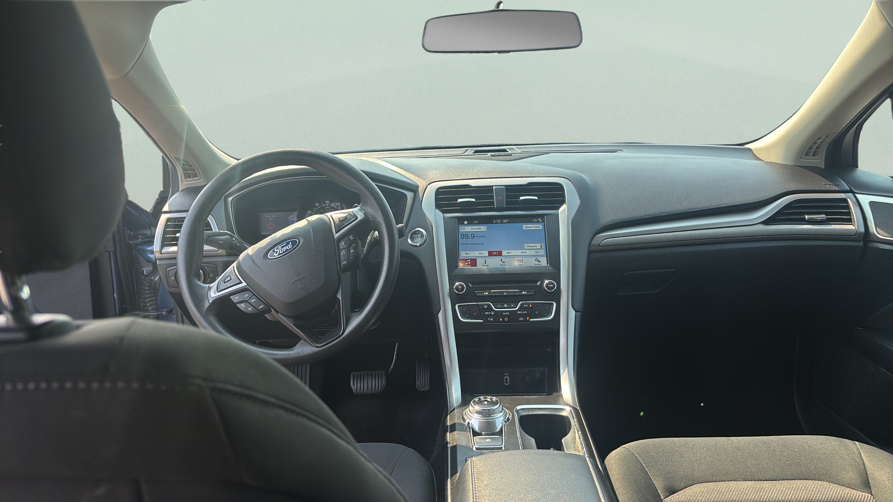 Used 2018 Blue Ford SE image 9
