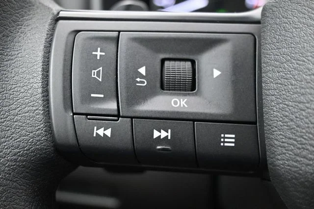 Used 2025 White Nissan S image 22