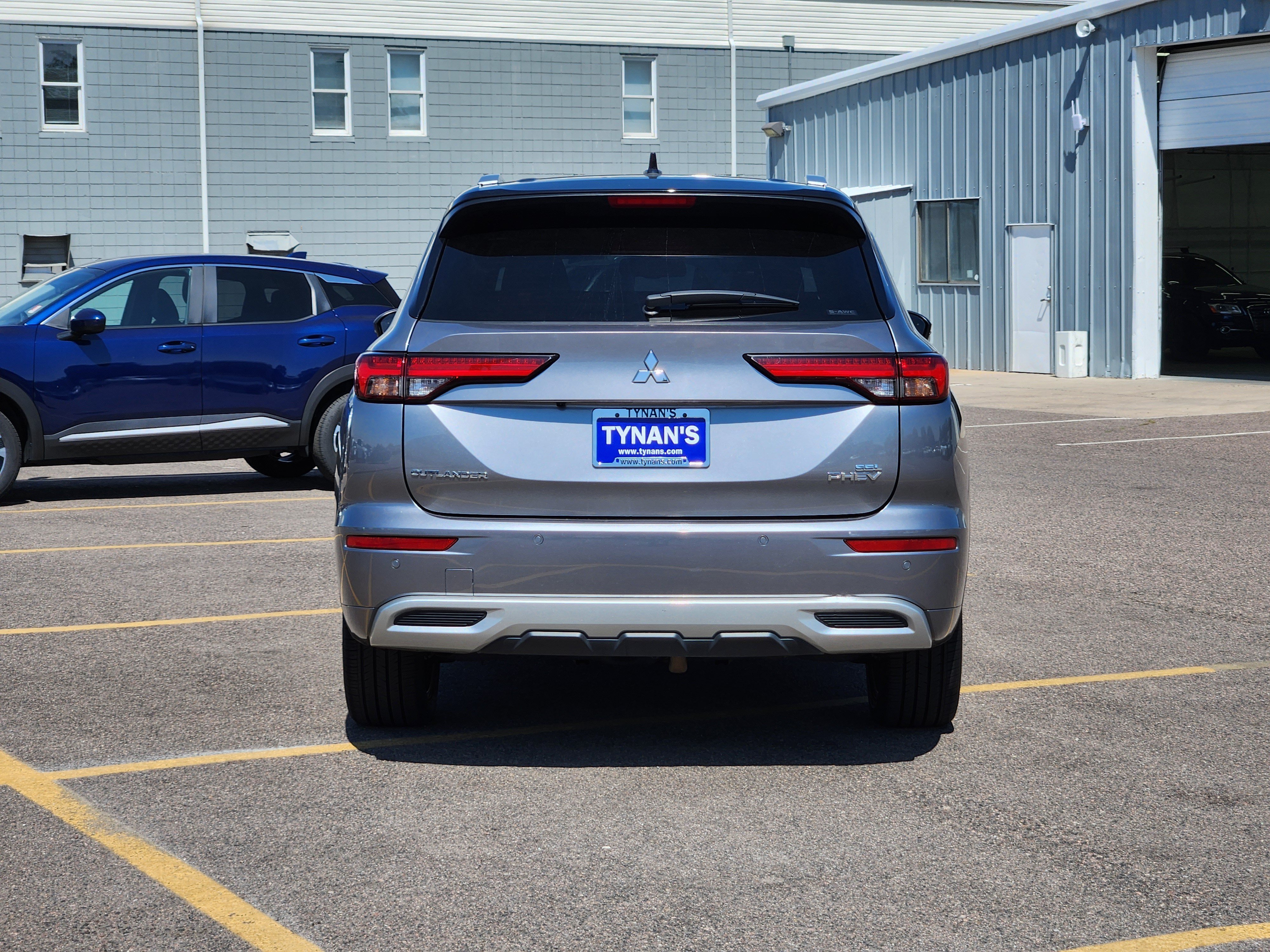 Used 2023 Silver Mitsubishi  image 6