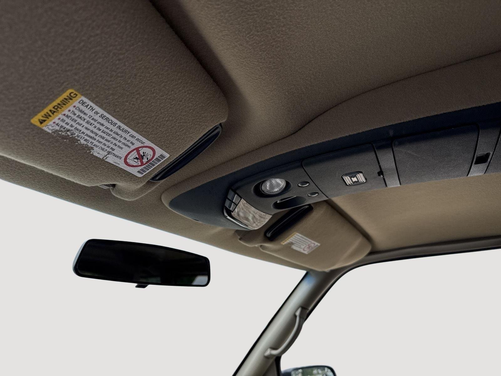 Used 2000 Ivory White GMC SL image 20