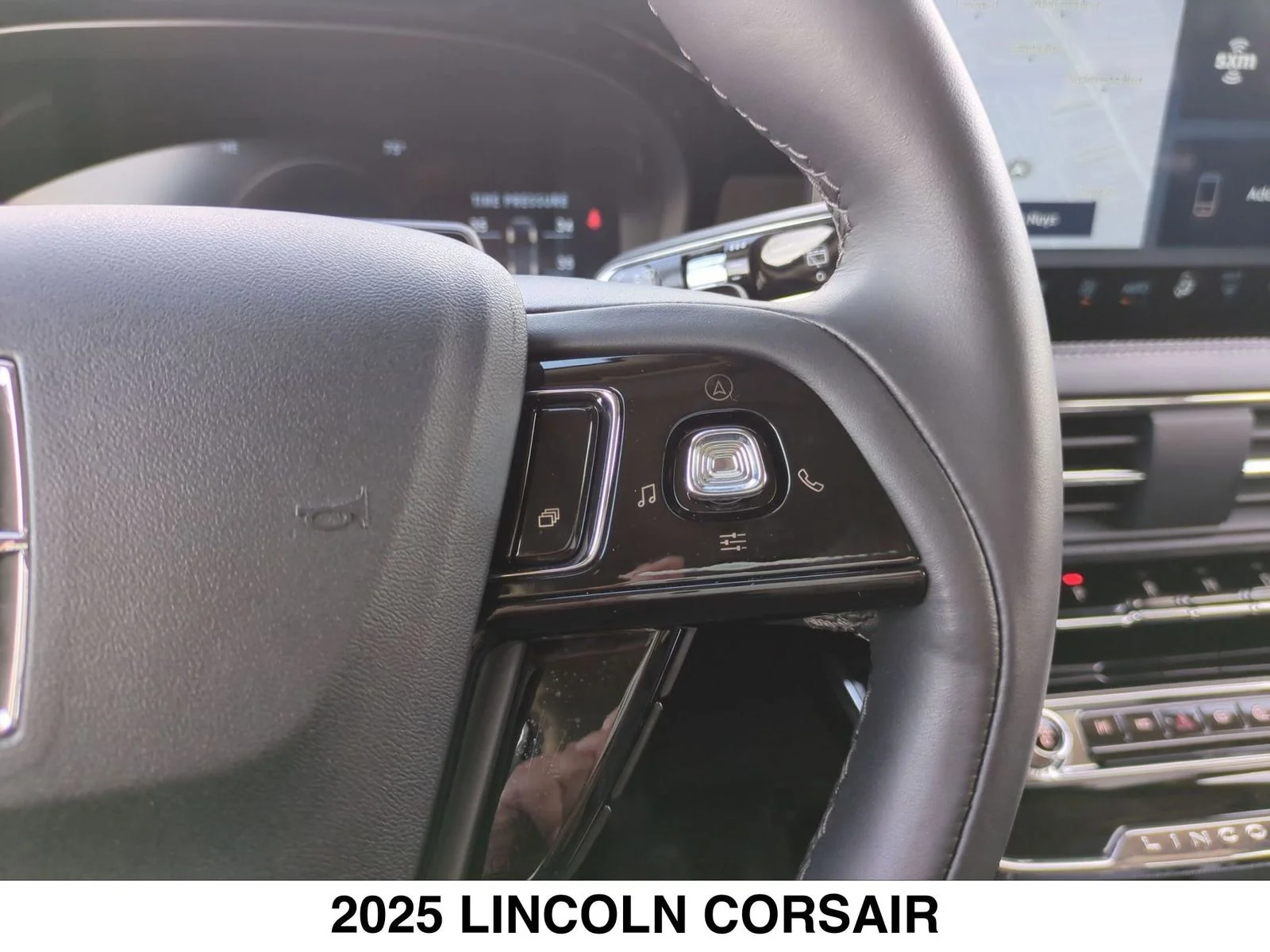 Used 2025 White Lincoln Grand Touring image 15