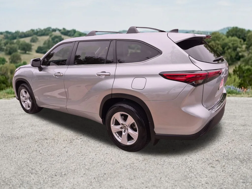 Used 2023 Silver Toyota L image 7