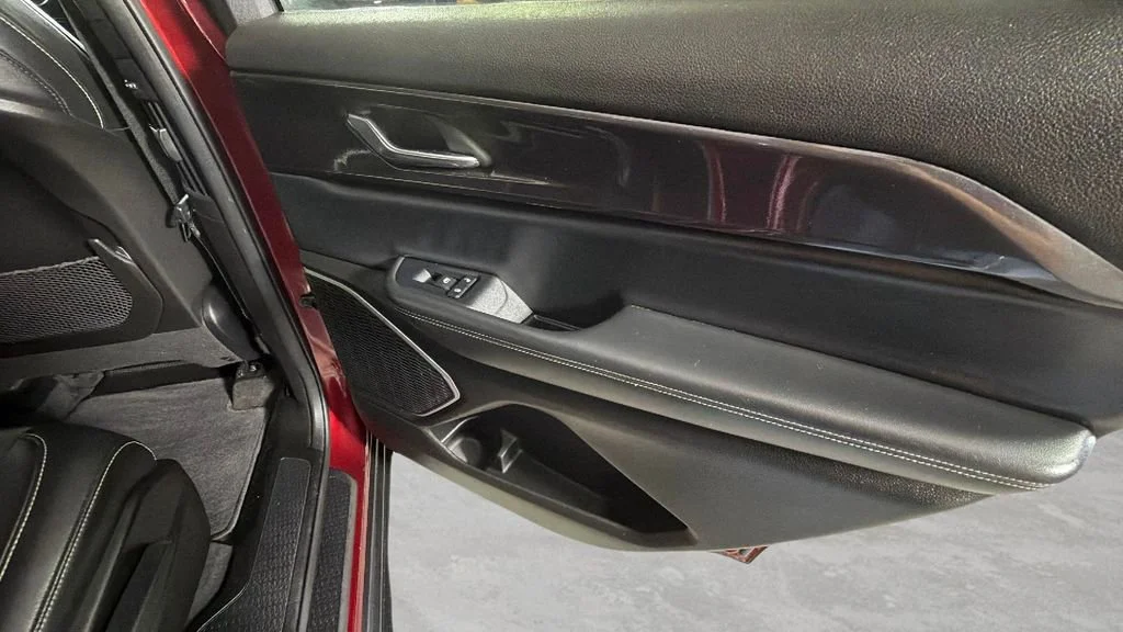 Used 2022 Red Jeep Altitude 4x2 image 37