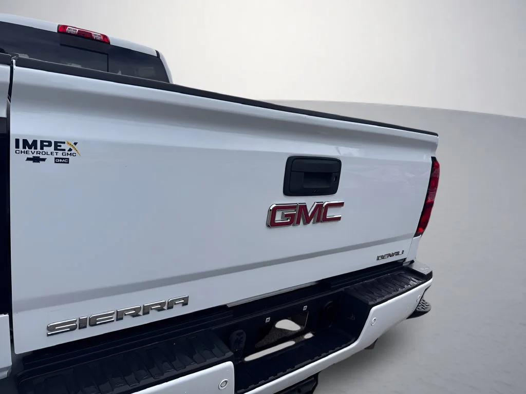 Used 2016 SUMMIT WHITE GMC Denali image 34