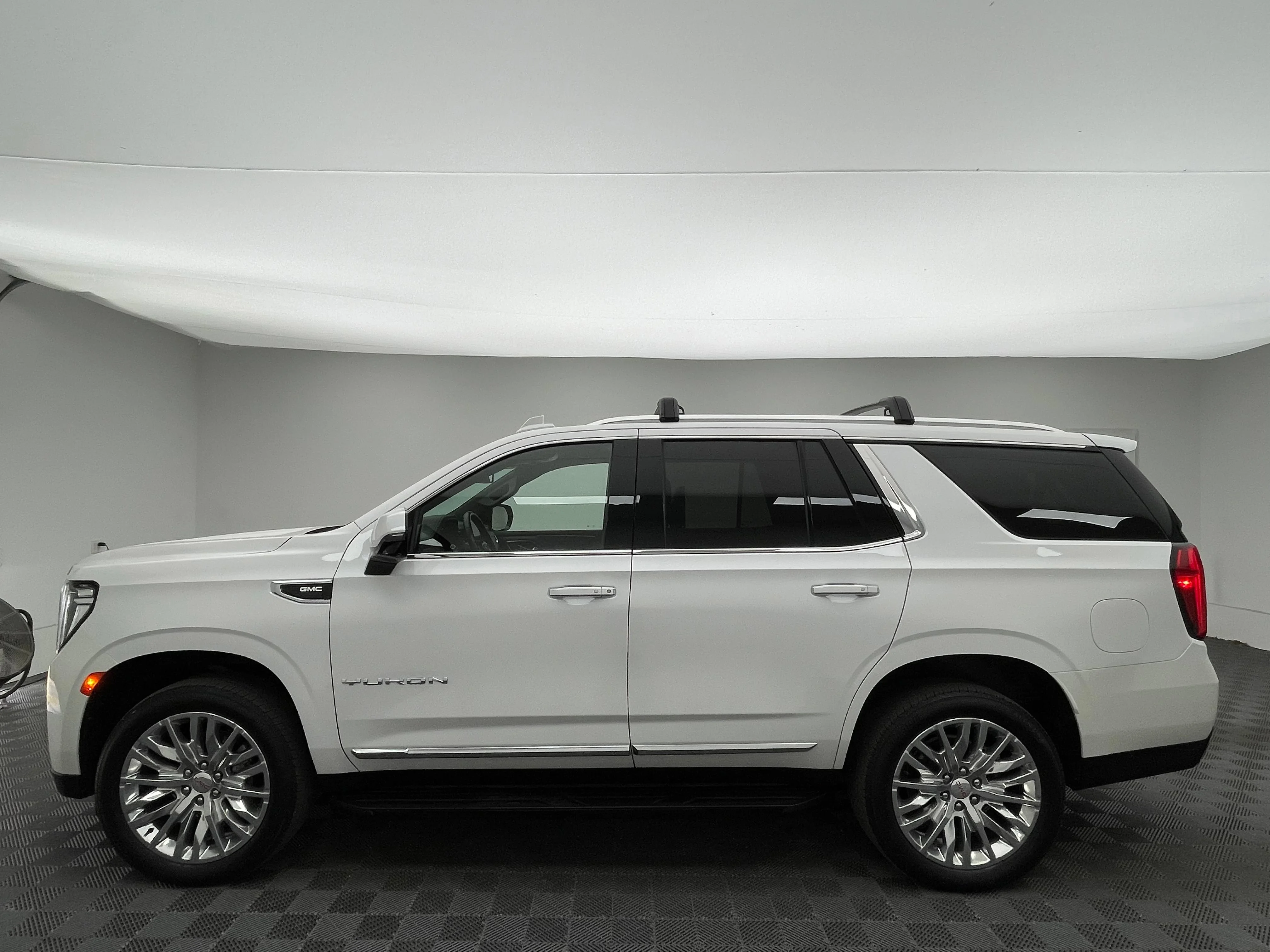 Used 2024 White Frost Tricoat GMC SLT image 14