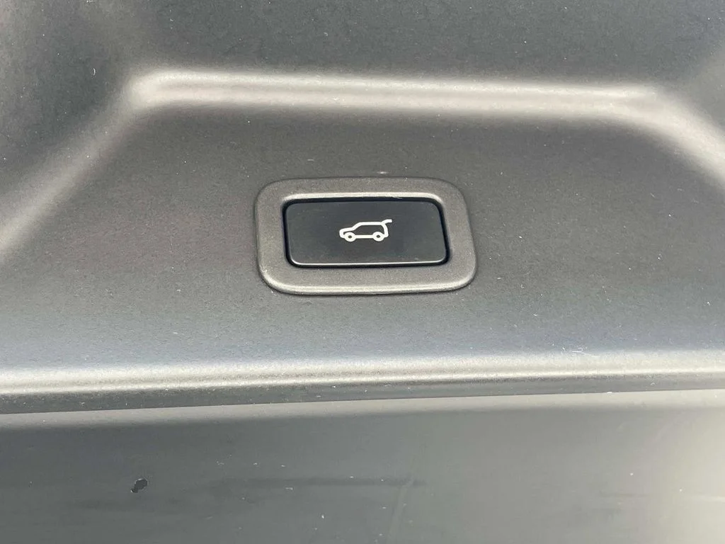 Used 2016 White Land Rover HSE image 11