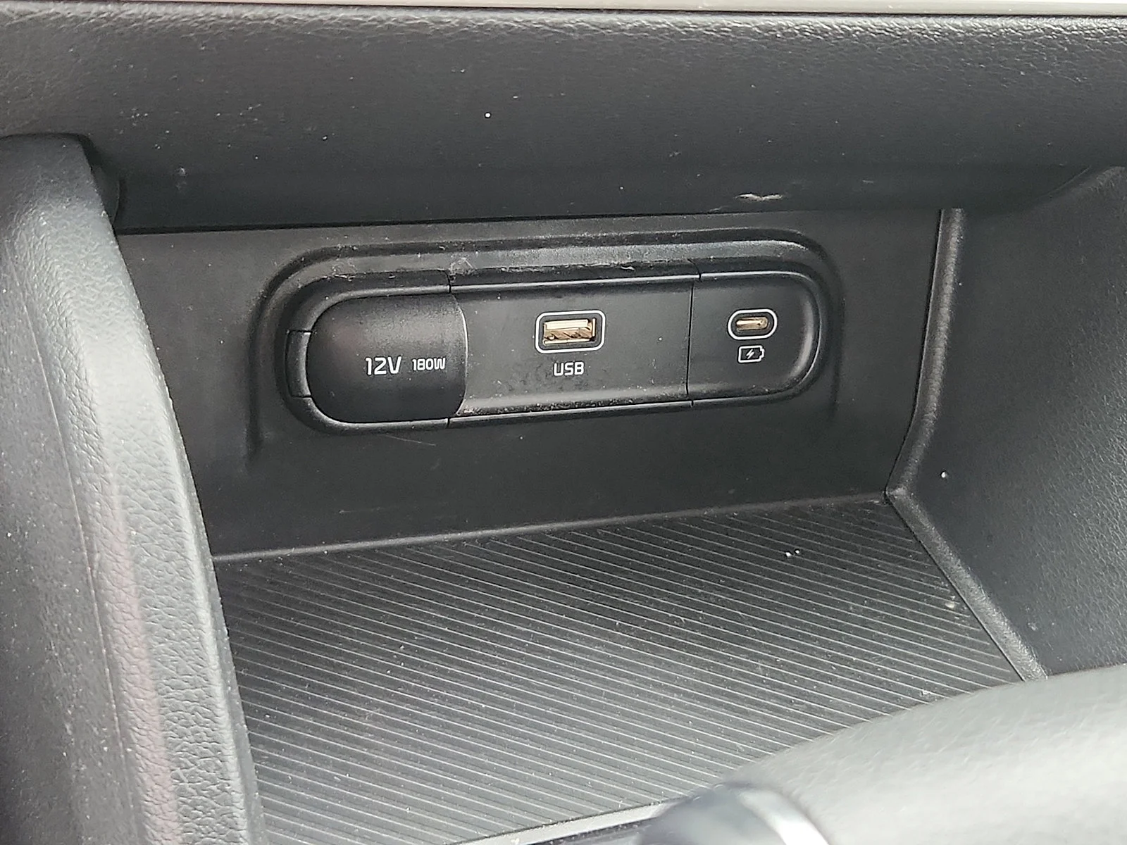 Used 2024 Snow White Pearl Kia LX image 22
