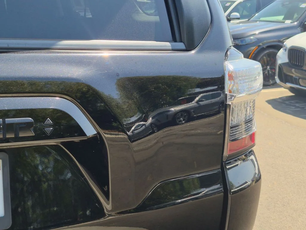 Used 2020 Black Toyota Venture image 27