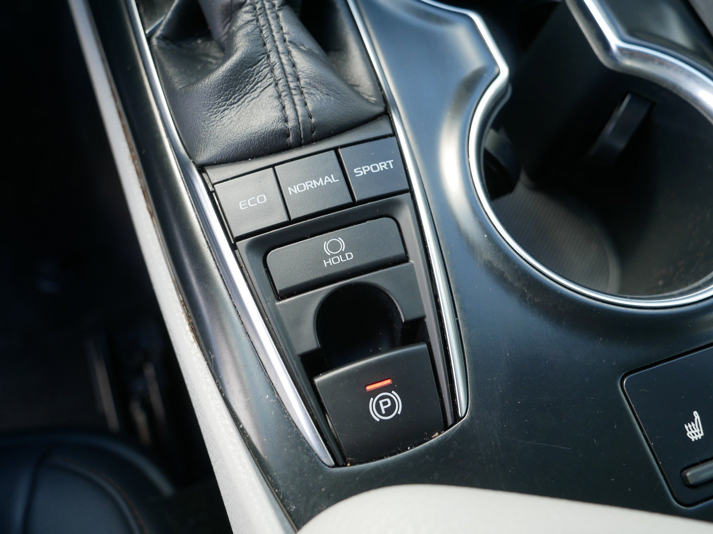 Used 2019 Wind Chill Pearl Toyota XLE image 32