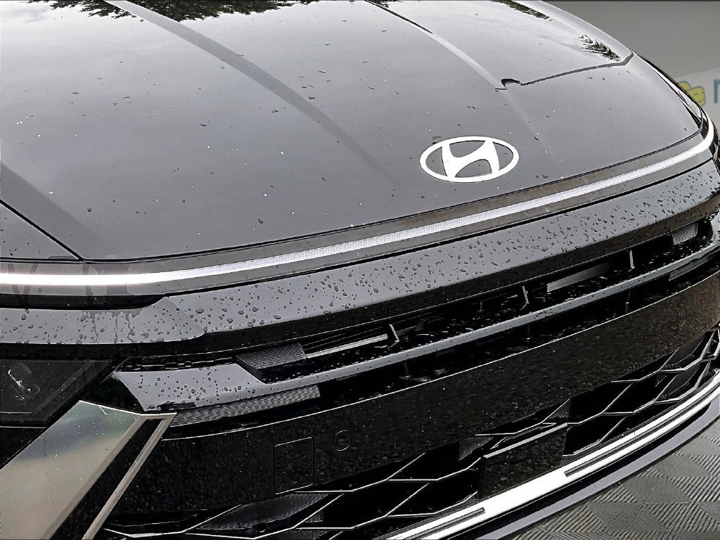 Used 2024 Black Hyundai SEL image 8