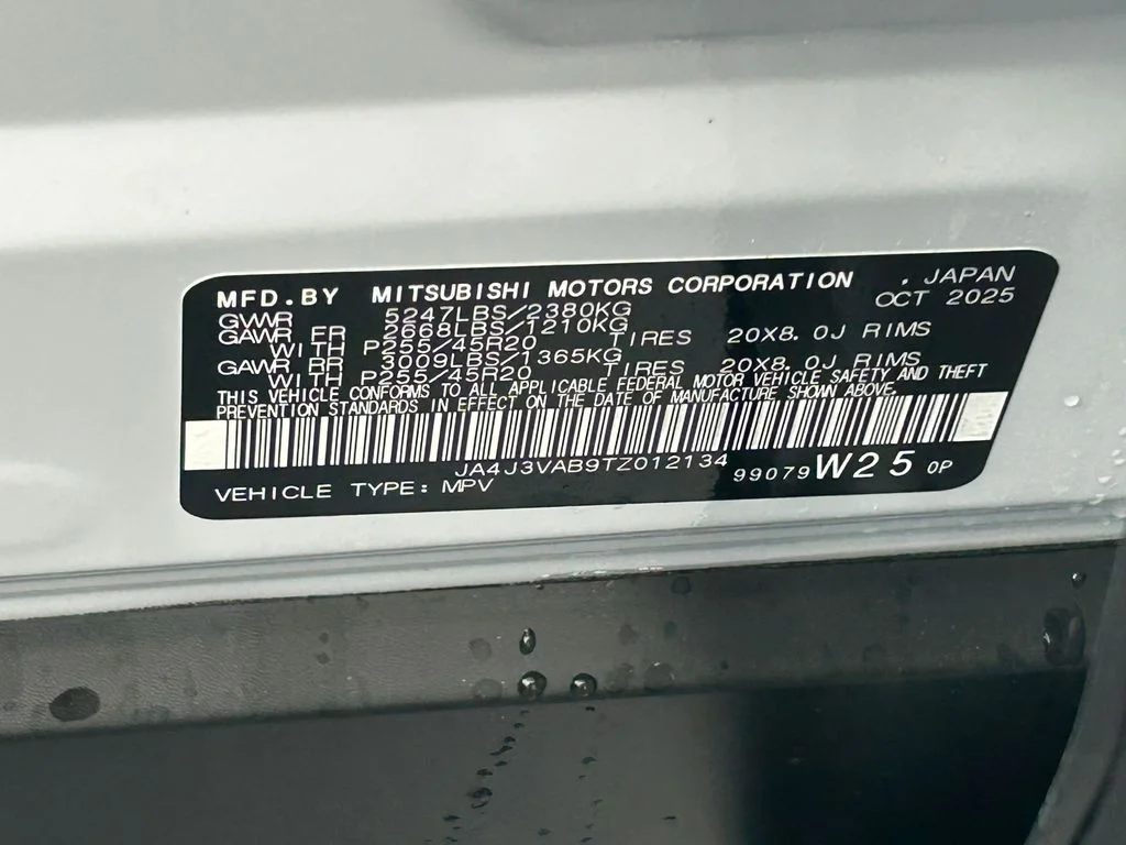 New 2026 Diamond White Mitsubishi SE image 54