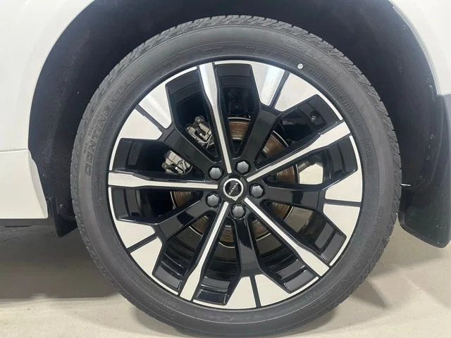New 2026 Crystal White Volvo Plus image 22