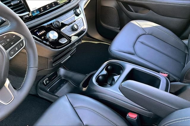 New 2026 Chrysler Pacifica Select 4D Passenger Van