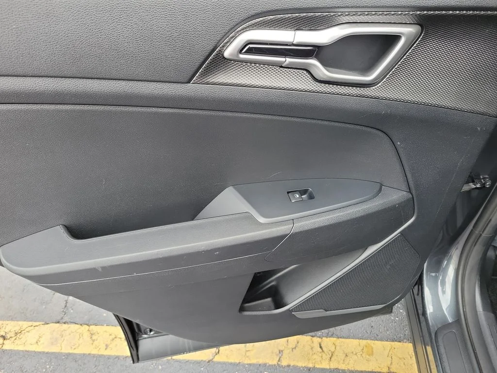 2025 Kia Sportage LX - Photo 16