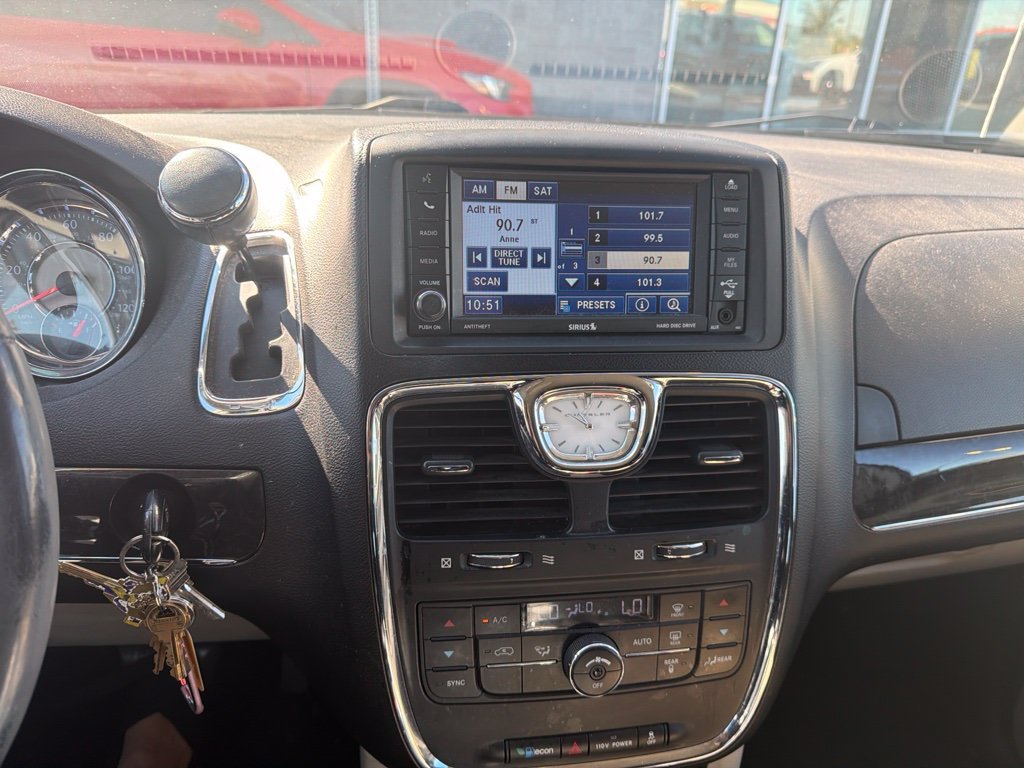 Used 2012 Silver Chrysler Touring image 23
