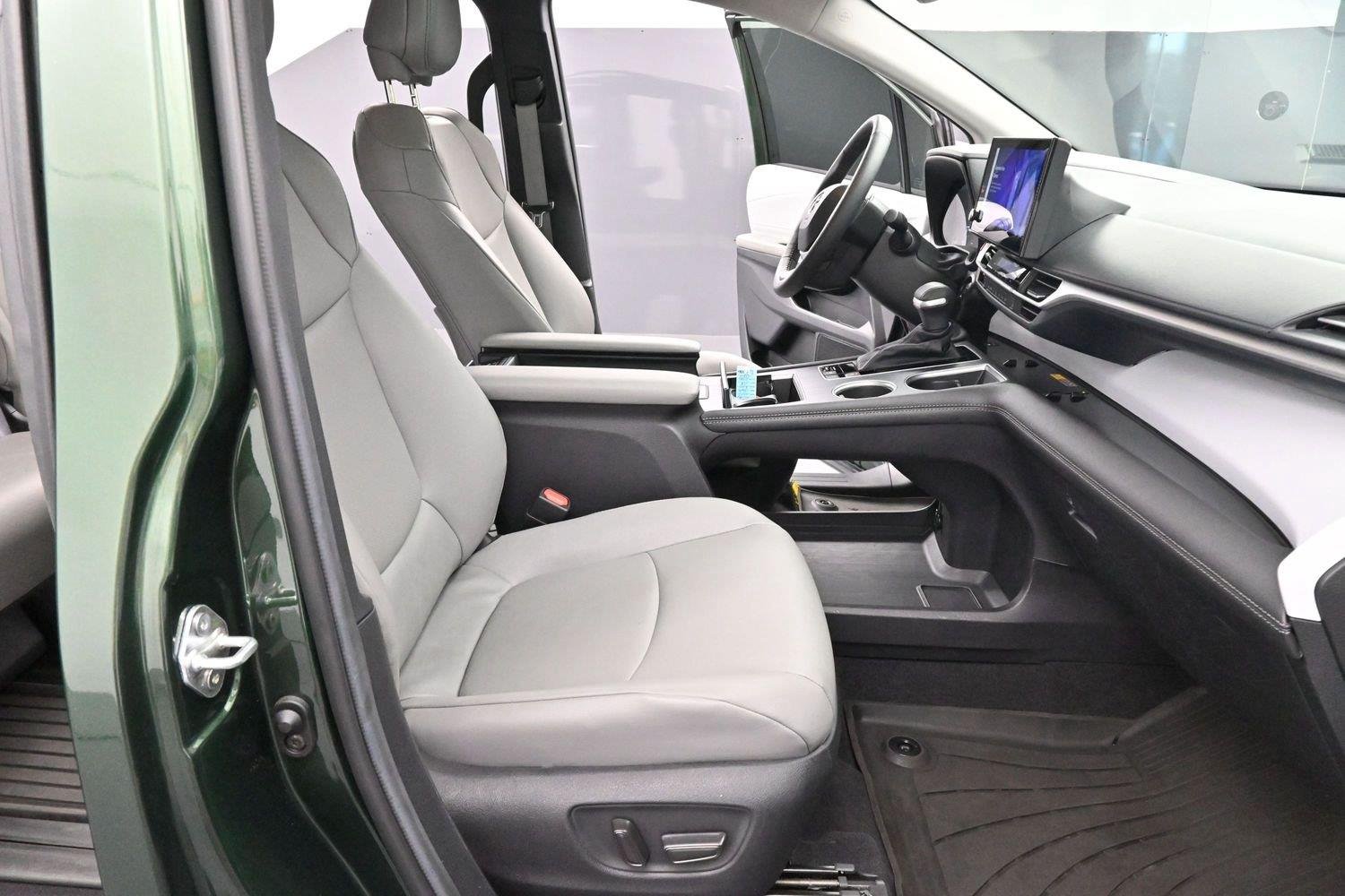 Used 2025 Cypress Toyota XLE 8-Passenger image 32