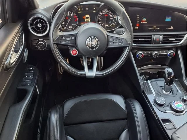 Used 2018  Alfa Romeo  image 4