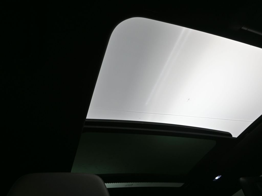 Used 2021 White Chevrolet LT image 27