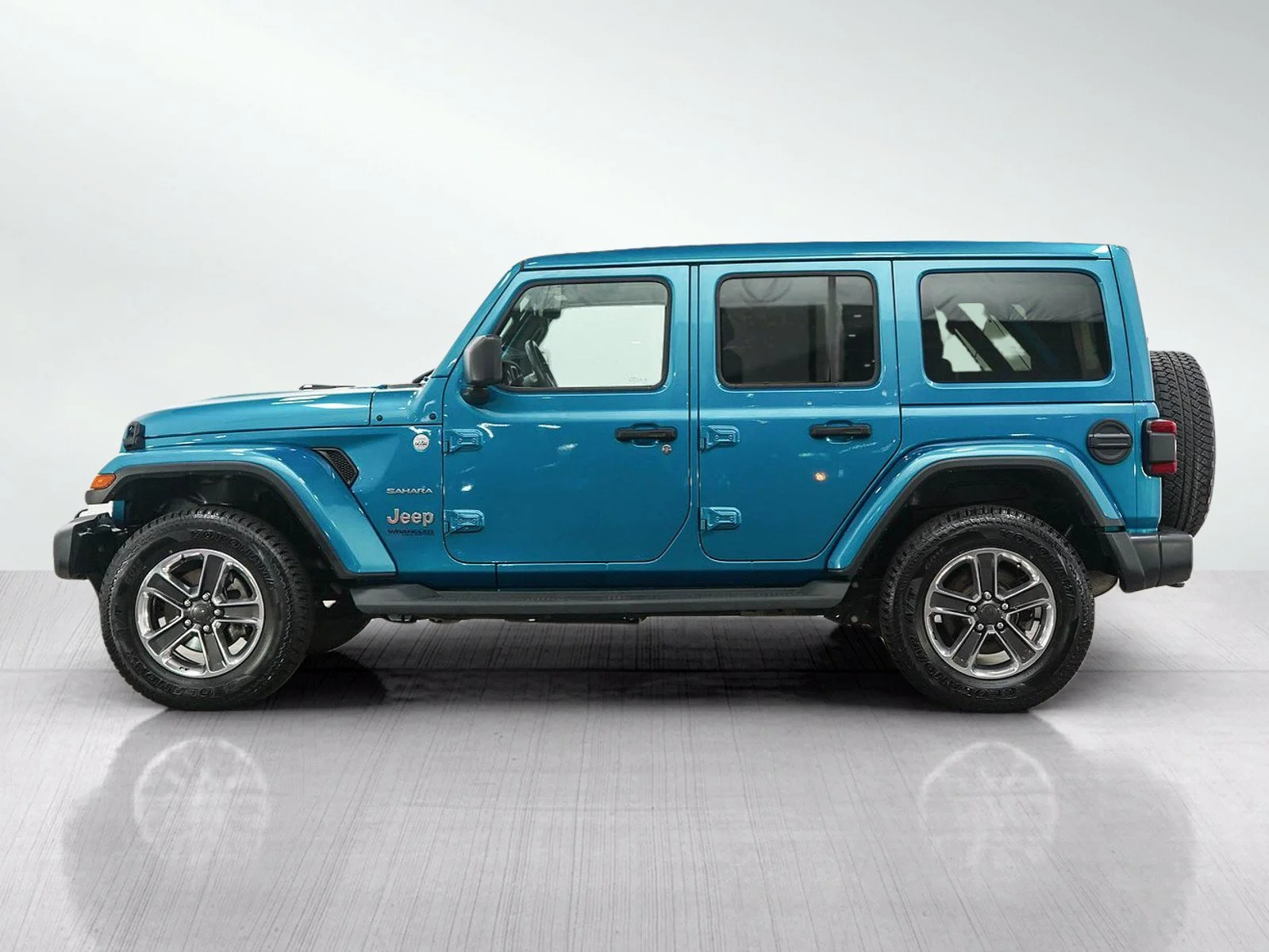 Used 2020 Jeep Wrangler Unlimited Sahara with VIN 1C4HJXEG3LW139636 for sale in Burnsville, Minnesota
