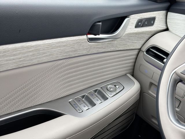 Used 2025 Black Hyundai Calligraphy image 17