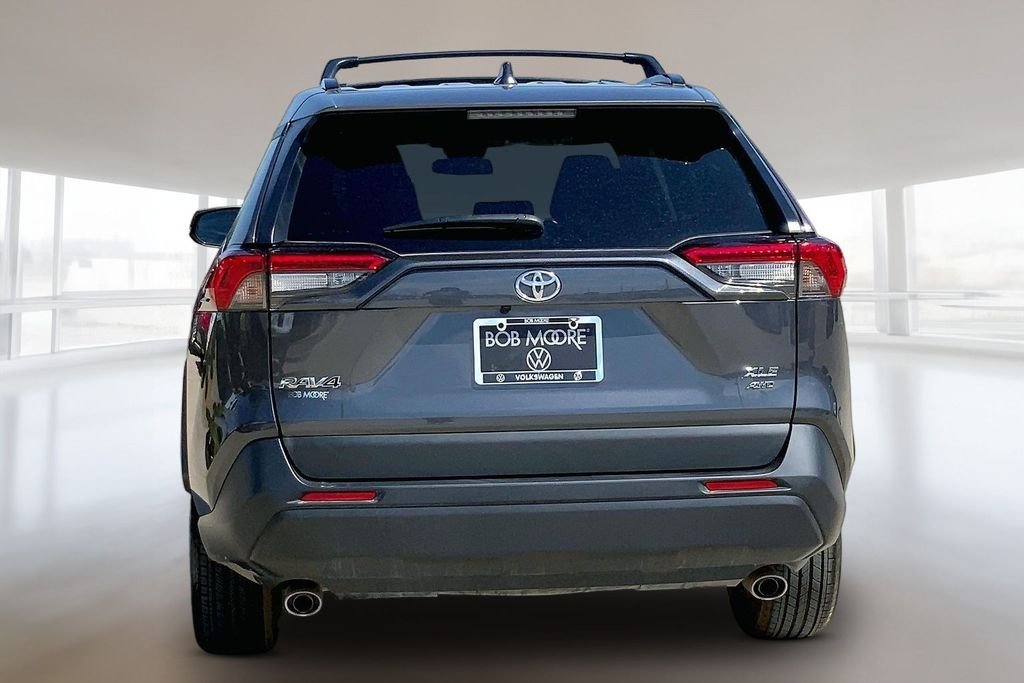 Used 2025 Magnetic Gray Metallic Toyota XLE image 4